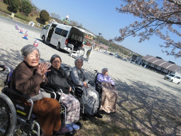 トピックス：サンスマイル三木：ユニット型介護老人保健施設：医療法人